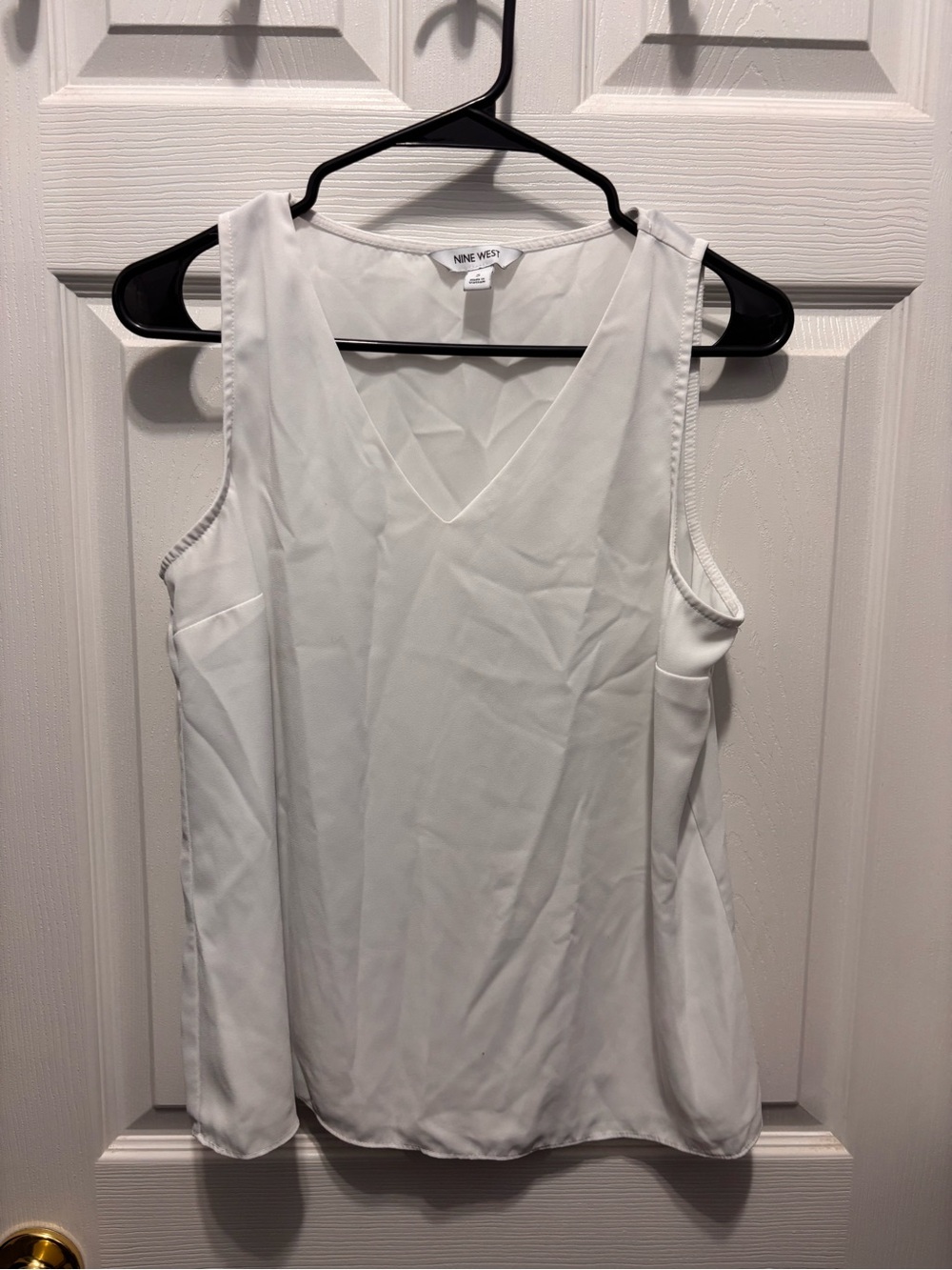 Nine West White V-Neck Sleeveless Blouse
